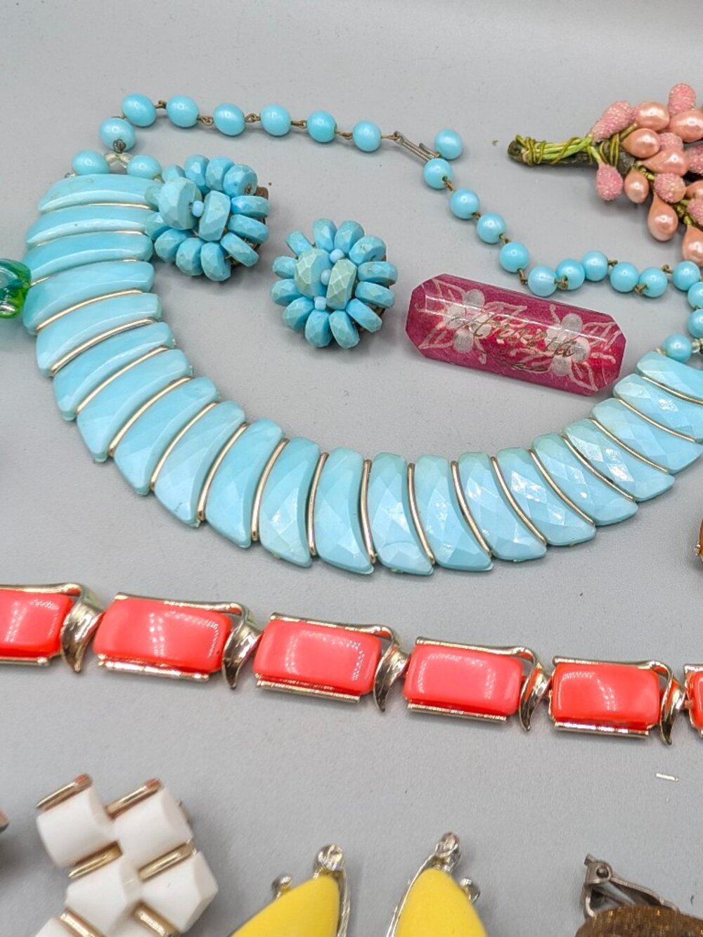 Vintage Early Plastic Jewelry, 12 Pairs Earrings +more - Picture 5 of 14